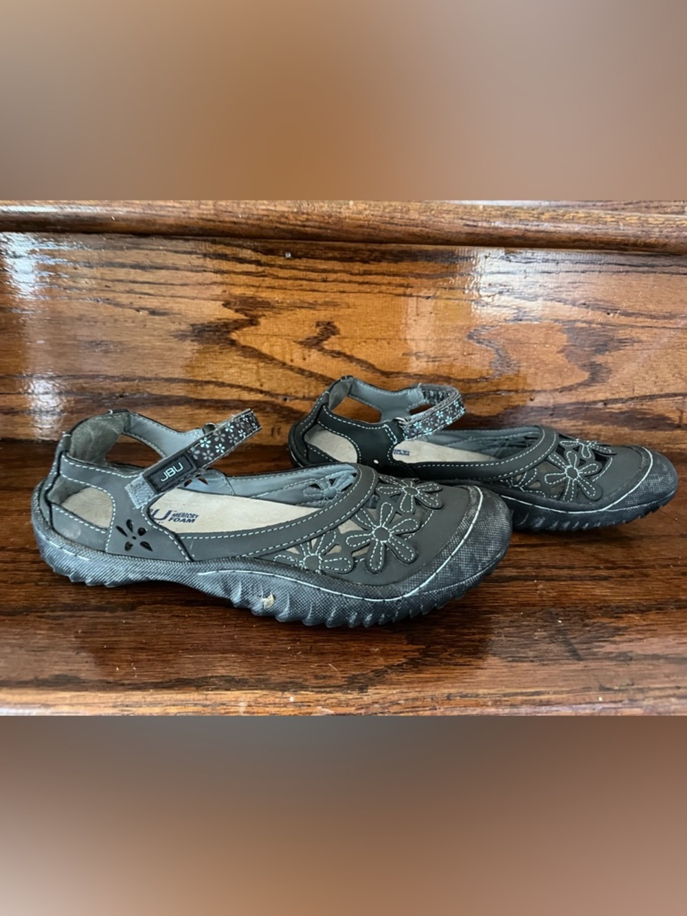 JBU Gray Daisy Mary Jane Sneakers Sz 6